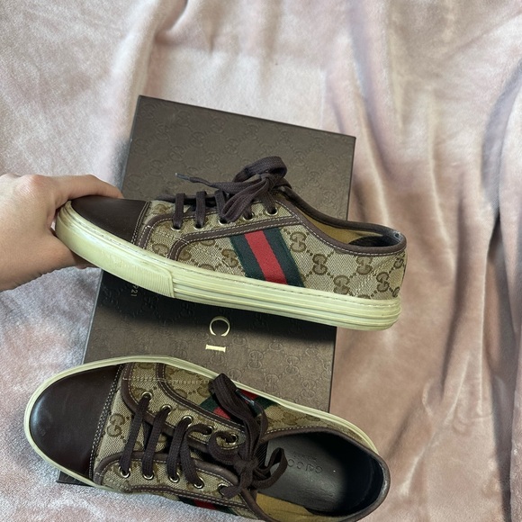 Women’s Gucci Sneakers - Picture 10 of 15